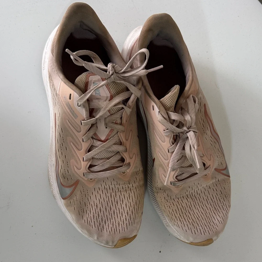 Nike Women's Peach and White Running Shoes